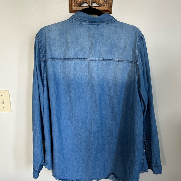 Torrid size 3 mid weight super soft denim button up shirt - Picture 2 of 6